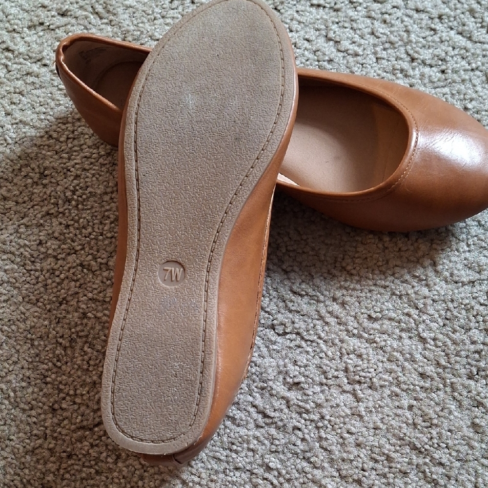 Universal Thread Tan Leather Flats - Picture 4 of 4